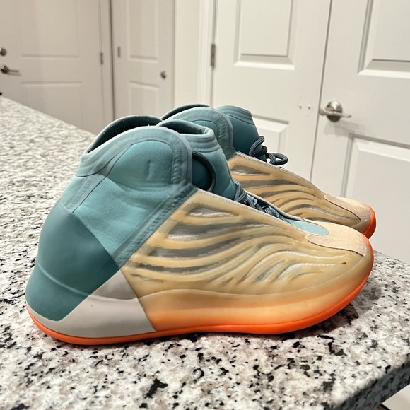 YEEZY QUANTUM hi res coral - Picture 1 of 5
